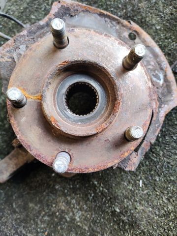 Цапфа поворотного кулака 400158H300 NISSAN