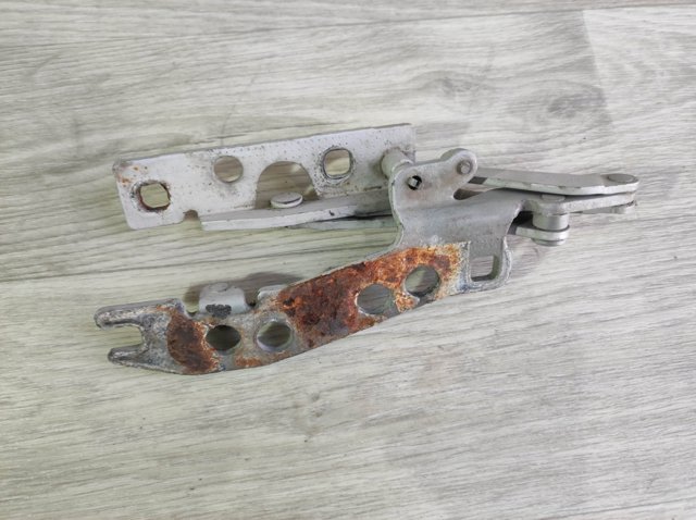 Петля капота, правая 41618203276 BMW