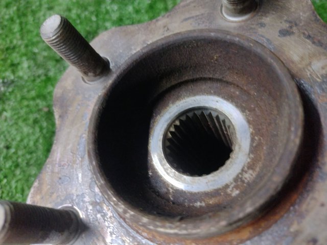 Ступицы задних колес 43202JG200 NISSAN