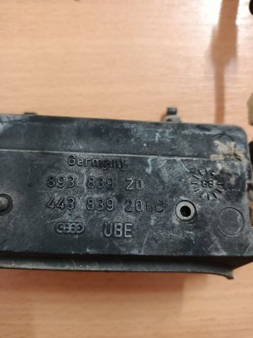 Ручка двери задней наружная правая 443839206C VAG