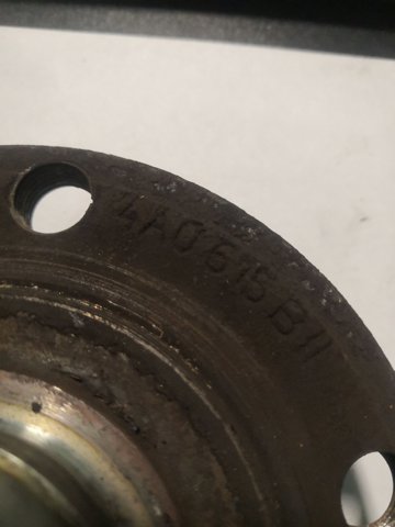 Ступицы передних колес 4A0407615B VAG