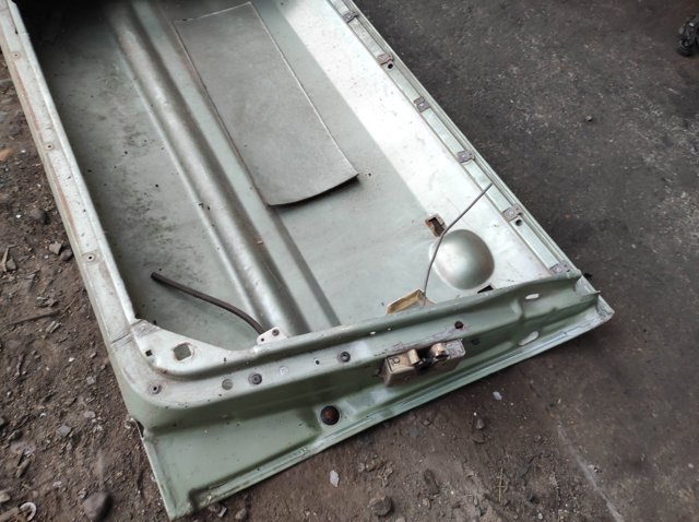 Пассажирская передняя дверь 4A0831052A VAG