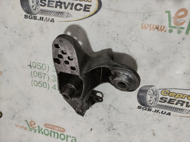 VAG 4B0199351 Кронштейн подушки (опоры) двигателя левой в наличии Черкассы