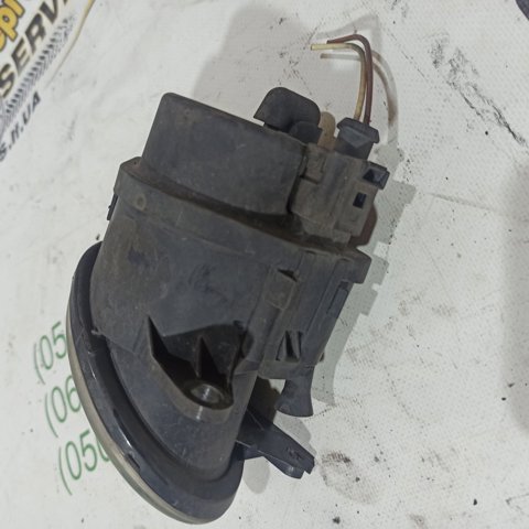 Противотуманка правая 4B0941700C VAG