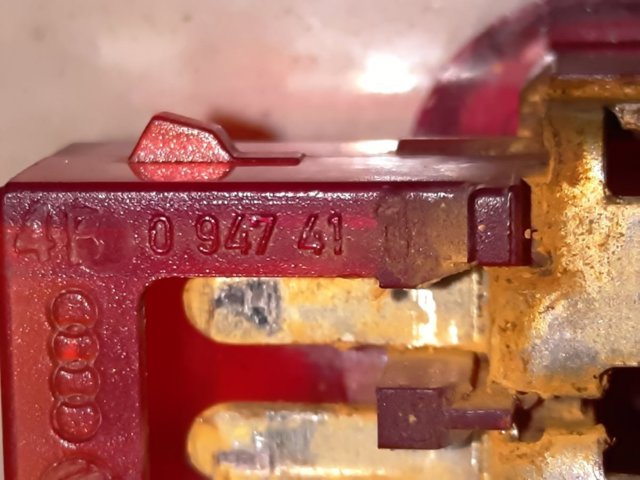 VAG 4B0947411 Плафон подсветки багажного отсека в наличии Ровно