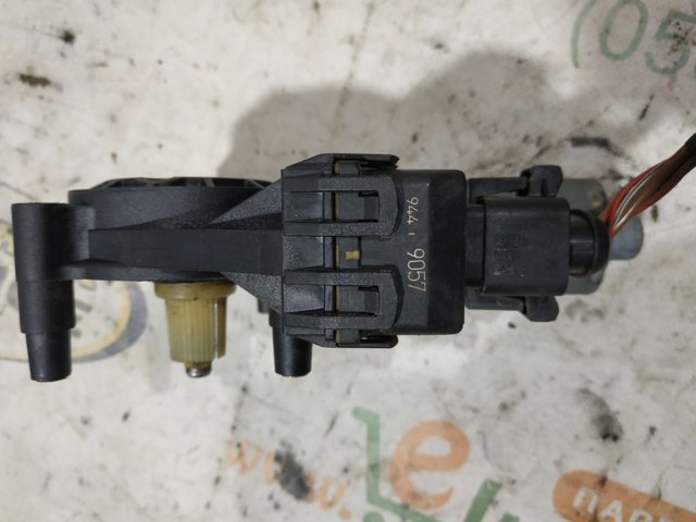 VAG 4B0959801B Мотор стеклоподъемника двери задней левой в наличии Киев