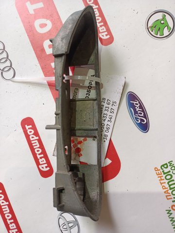Держатель наружной ручки двери, задней левой 4B1837885A VAG