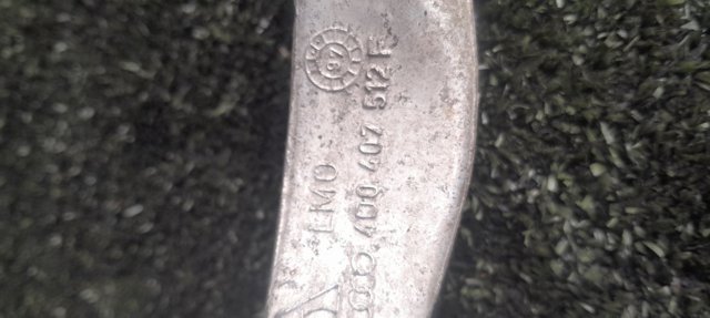 Рычаг передней подвески верхний, правый 4D0407512F VAG