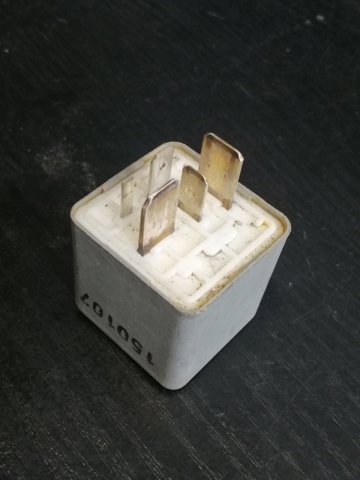 Реле топливного насоса 4D0951253 VAG