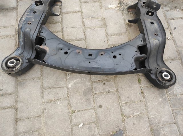 4F0399313AE Балка крепления коробки передач купить Киев