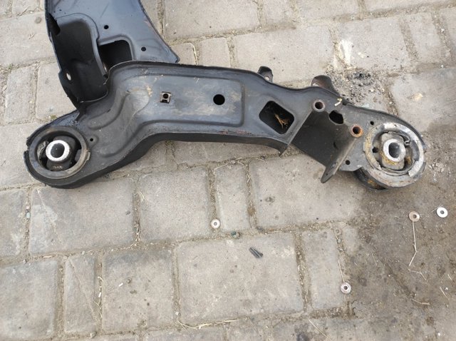 4F0399313AE Балка крепления коробки передач купить Кривой Рог