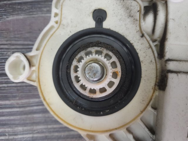 Мотор стеклоподъемника двери задней, левой 4F0959801A VAG