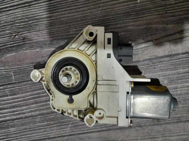 4F0959802A VAG Мотор стеклоподъемника двери задней правой купить в Ирпень