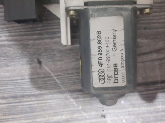 Мотор стеклоподъемника двери передней, правой 4F0959802B VAG