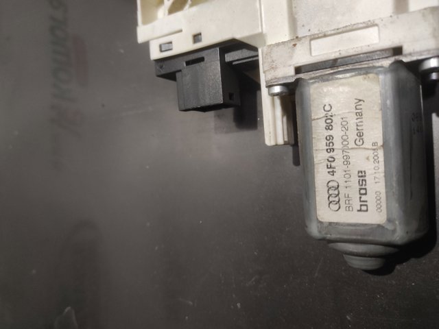 Мотор стеклоподъемника двери задней, правой 4F0959802C VAG