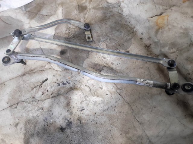 Мотор стеклоочистителя лобового стекла Audi A6 C6