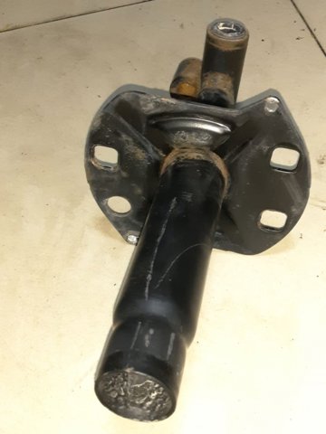 Кронштейн усилителя переднего бампера 51118195298 BMW