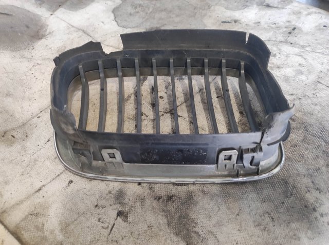 BMW 51138208490 Решетка радиатора правая в наличии Ирпень
