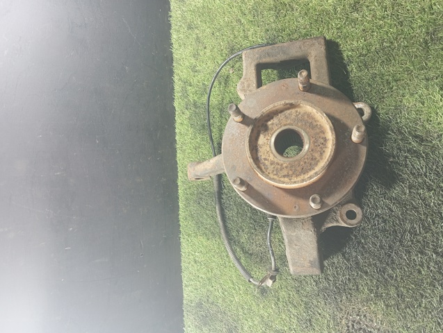 Цапфа (поворотный кулак) передний правый 512513E200 HYUNDAI