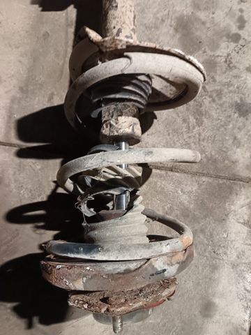 Амортизаторная стойка передняя правая 543028H726 NISSAN