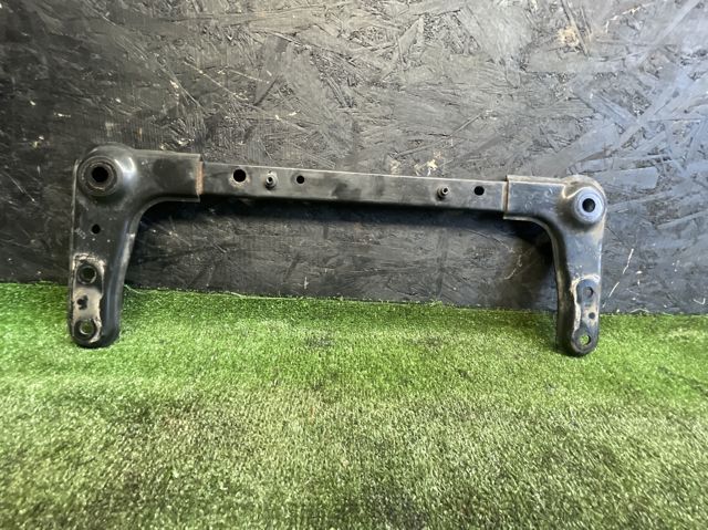 544640003R RENAULT Кронштейн передней балки купить в Николаев