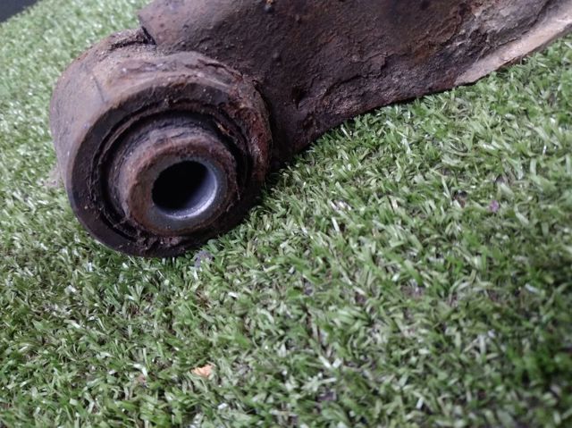 NISSAN 55110JG00B Рычаг задней подвески нижний правый в наличии Хмельницкий