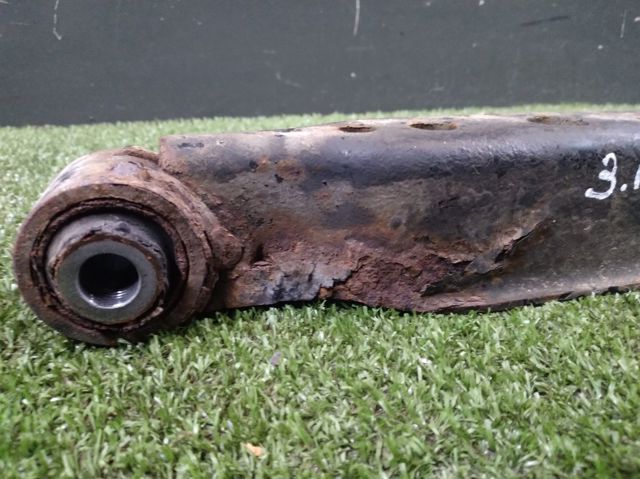 Рычаг задней подвески нижний, левый 55111JG00B NISSAN