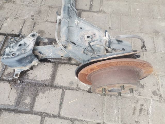 Балка задней подвески, подрамник 555011KA0D NISSAN