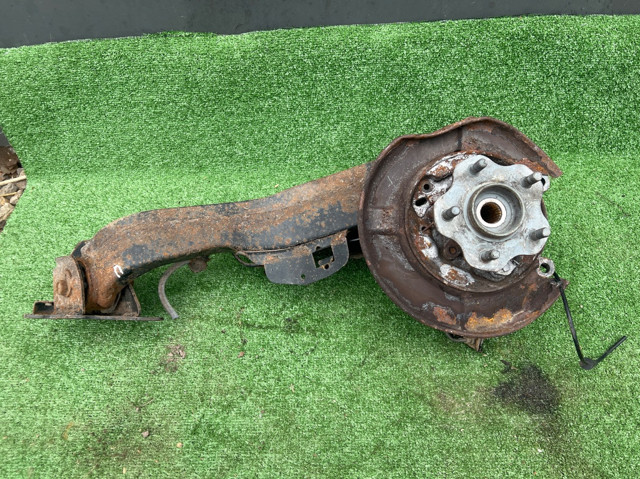 Рычаг/тяга задней подвески продольный нижний, правый 55501JG000 NISSAN