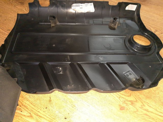 OPEL 55557294 Крышка двигателя в наличии Николаев
