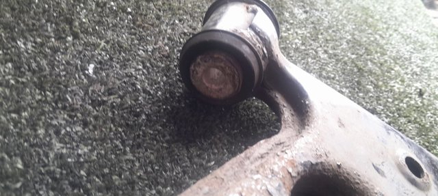 Рычаг передней подвески нижний, правый 55703231 OPEL