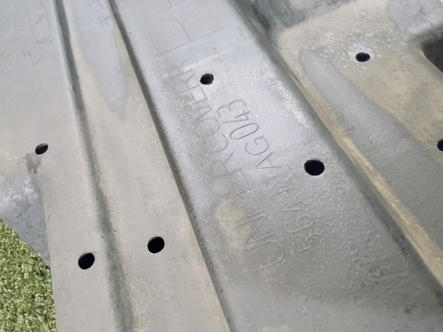 SUBARU 56411AG043 Защита днища правая в наличии Житомир