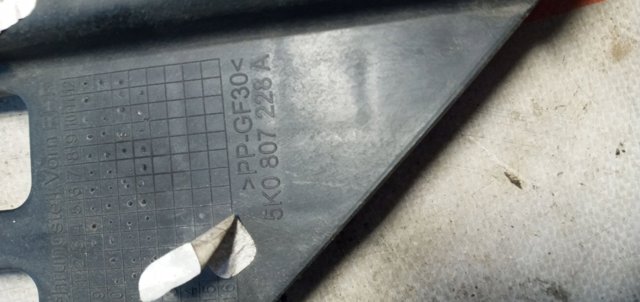 Направляющая переднего бампера, правая 5K0807228A VAG