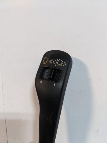 Переключатель подрулевой, правый 61318363664 BMW