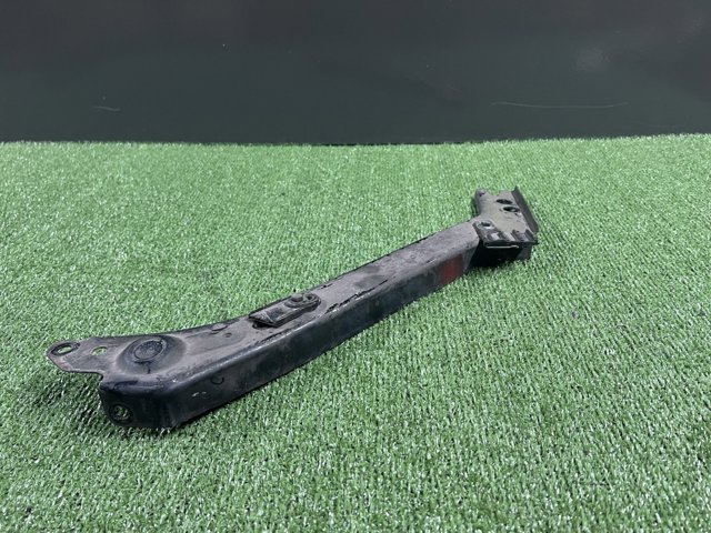 Рамка радиатора верхняя 62513JG00A NISSAN