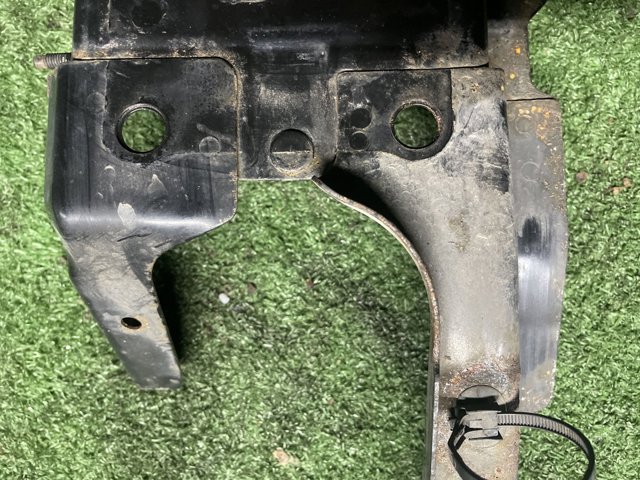 Кронштейн суппорта радиатора, верхний 62520JG00A NISSAN