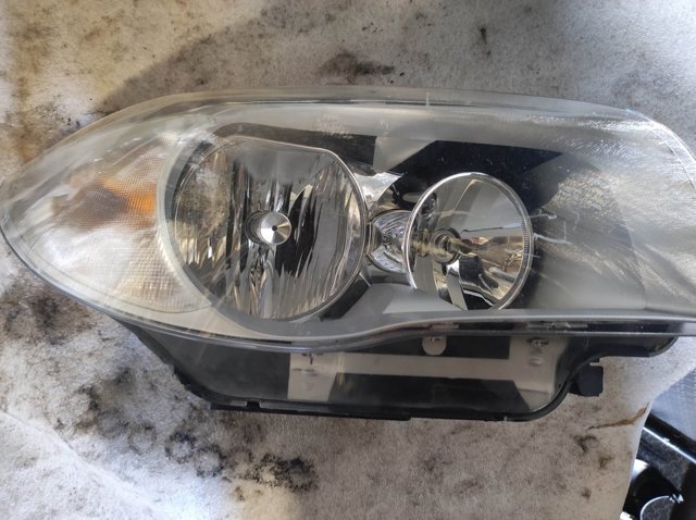 Вставка фары правой 63126924486 BMW