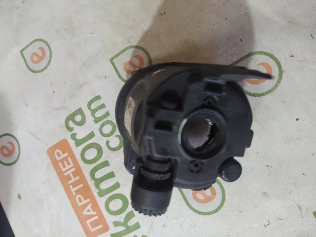 Противотуманка правая 63176920886 BMW