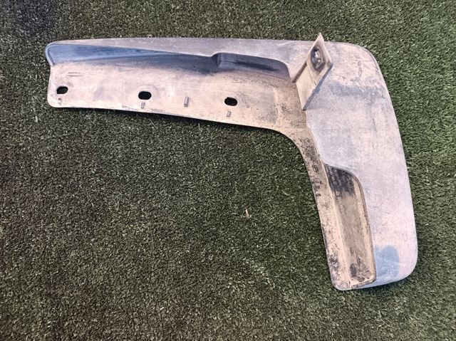 Брызговик передний, правый 63854JG000 NISSAN