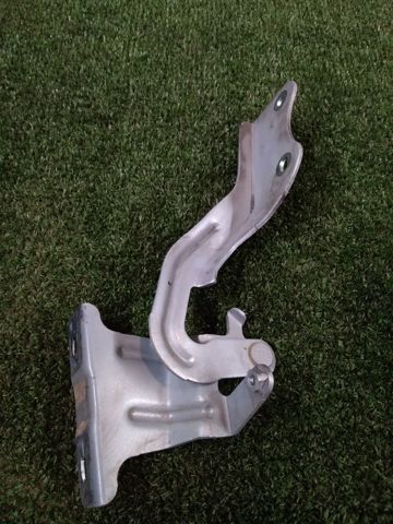 Правая петля капота  65400JG000 NISSAN