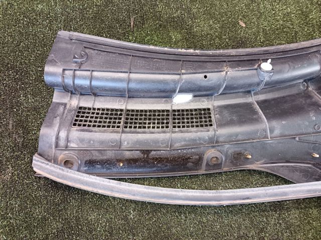 Водосток лобового стекла, жабо 668628H900 NISSAN