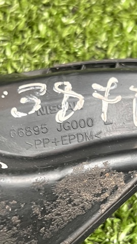 Накладка переднего левого крыла 66895JG000 NISSAN