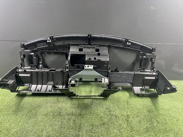 Передняя панель 681008H811 NISSAN