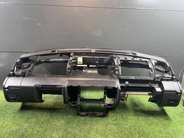 Передняя панель 68100EQ410 NISSAN