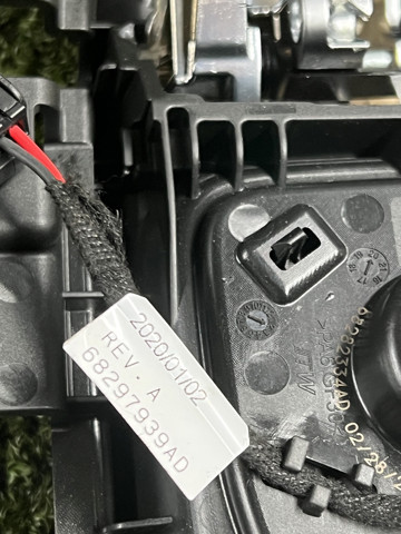 68282334AD CHRYSLER Ручка двери передней внутренняя правая купить в Сумы