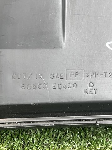 Ящик для предметов ухода 68500EQ400 NISSAN