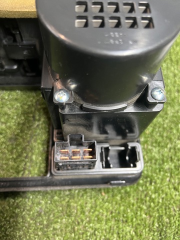 NISSAN 687508H900 в наличии Тернополь