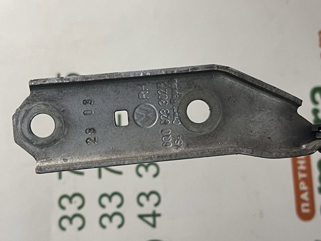 Завеса капота правая 6Q0823302B VAG