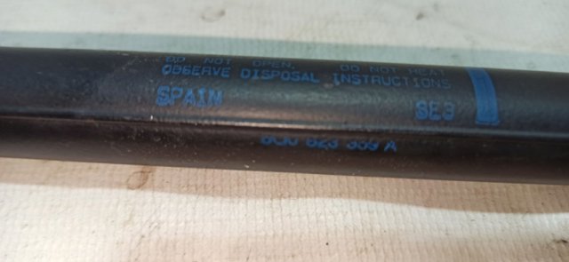 Стойка капота 6Q0823359A VAG