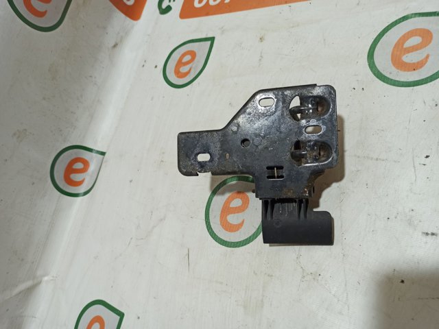 VAG 6Q0823480B Стояк-крюк замка капота в наличии Ирпень